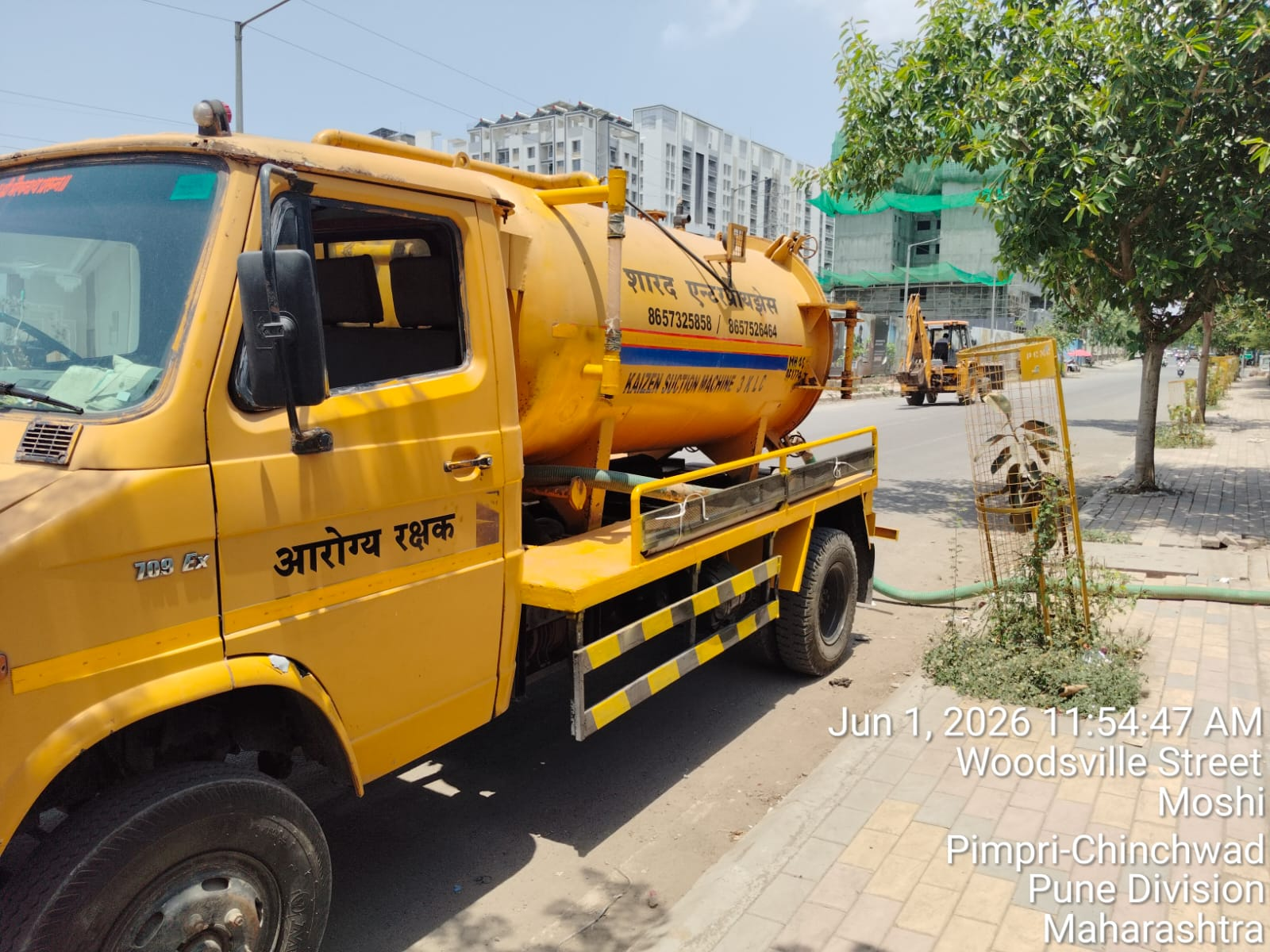 Close view of SHARAD service truck and vacuum tanker