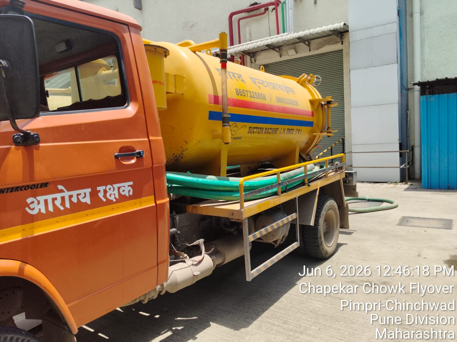 SHARAD crew connecting hoses to a vacuum tanker